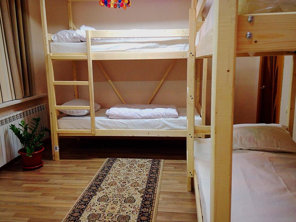 Hostel Arzy Atyraū Rum bild
